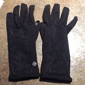 Frosty run reflective lace gloves!
